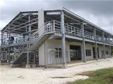 Entrepôt métallique préfabriqué